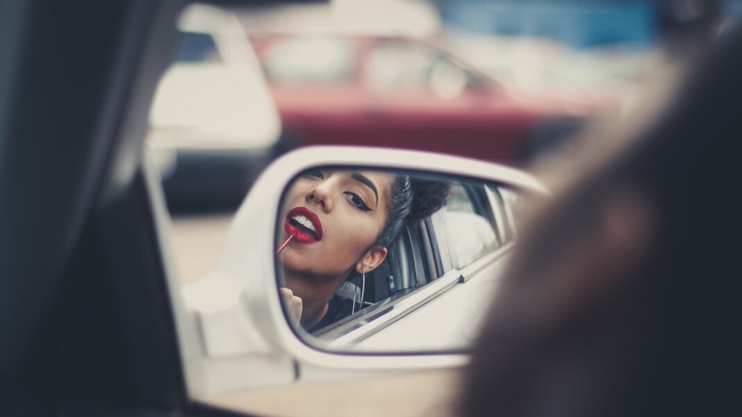 DIY Beauty: Crafting Natural and Effective Skincare Products