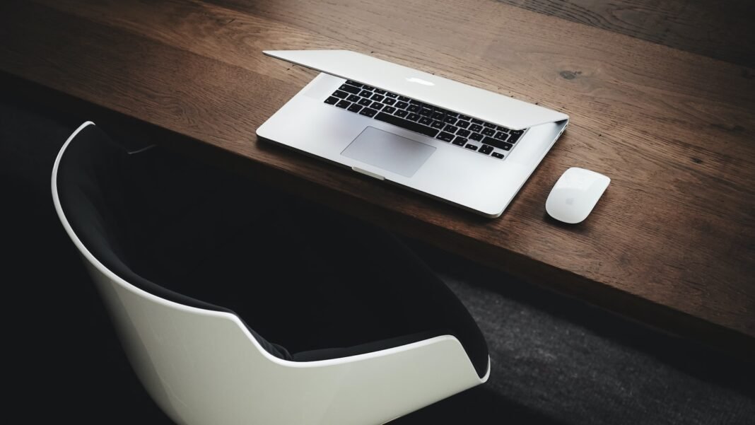 Technology and Beauty Trends: Innovations Shaping the Industry